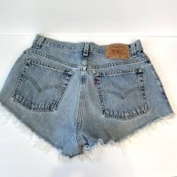 Custom Distressed VINTAGE Levi’s 550 Cutoff Shorts - Picture 6 of 10